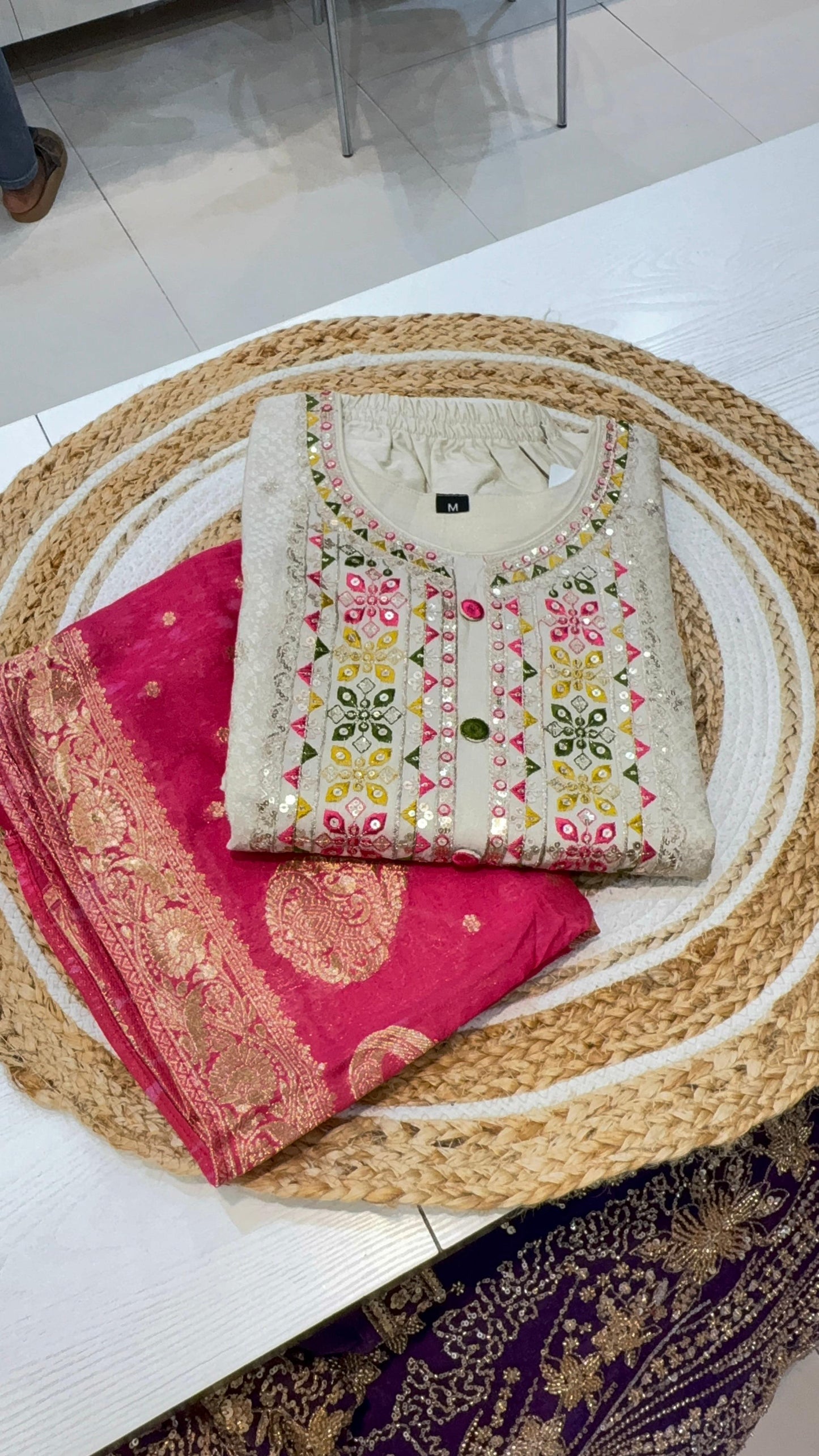 White Straight Cut Set